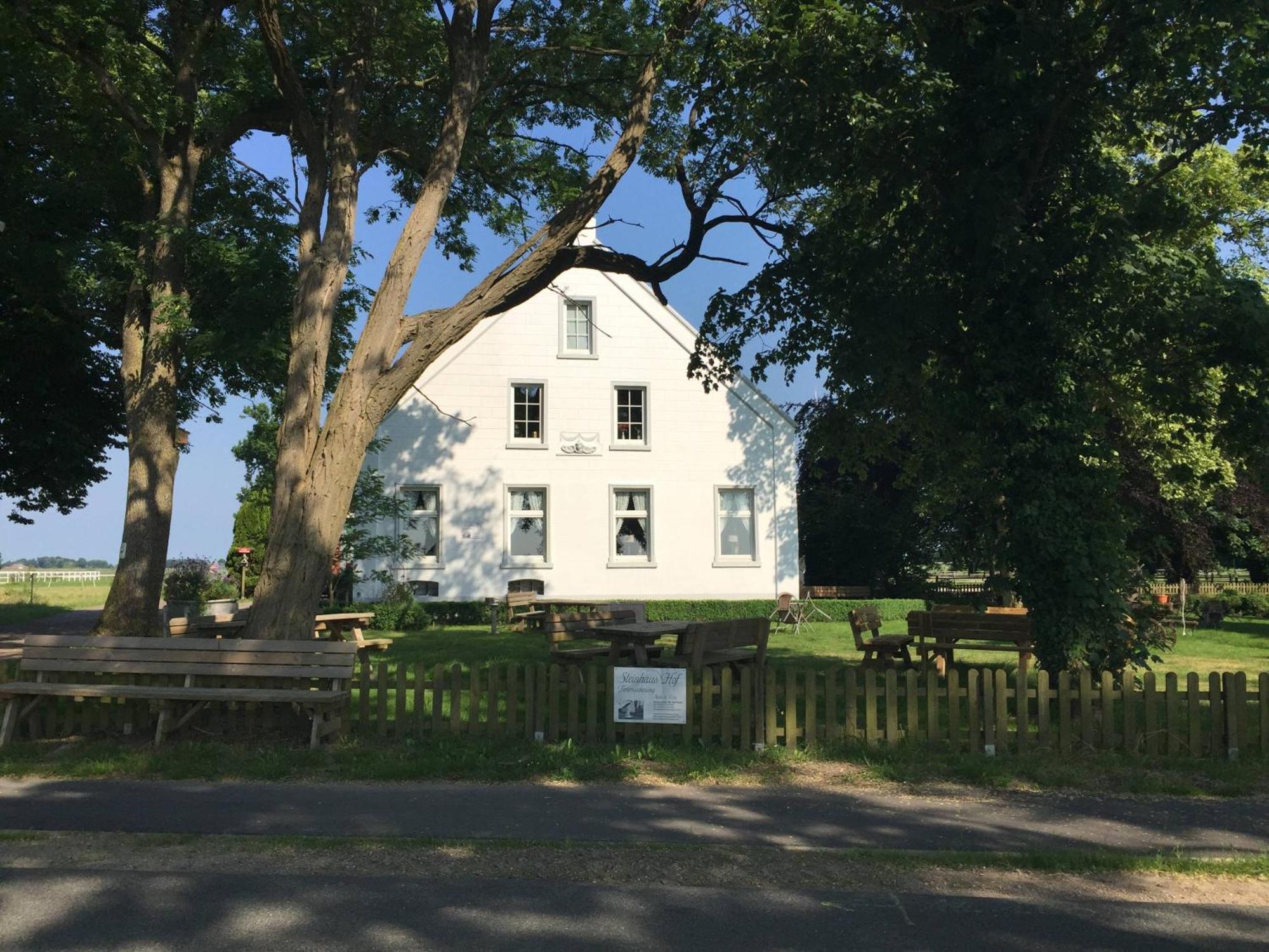 Steinhaus Hof Villa Bunde  ภายนอก รูปภาพ