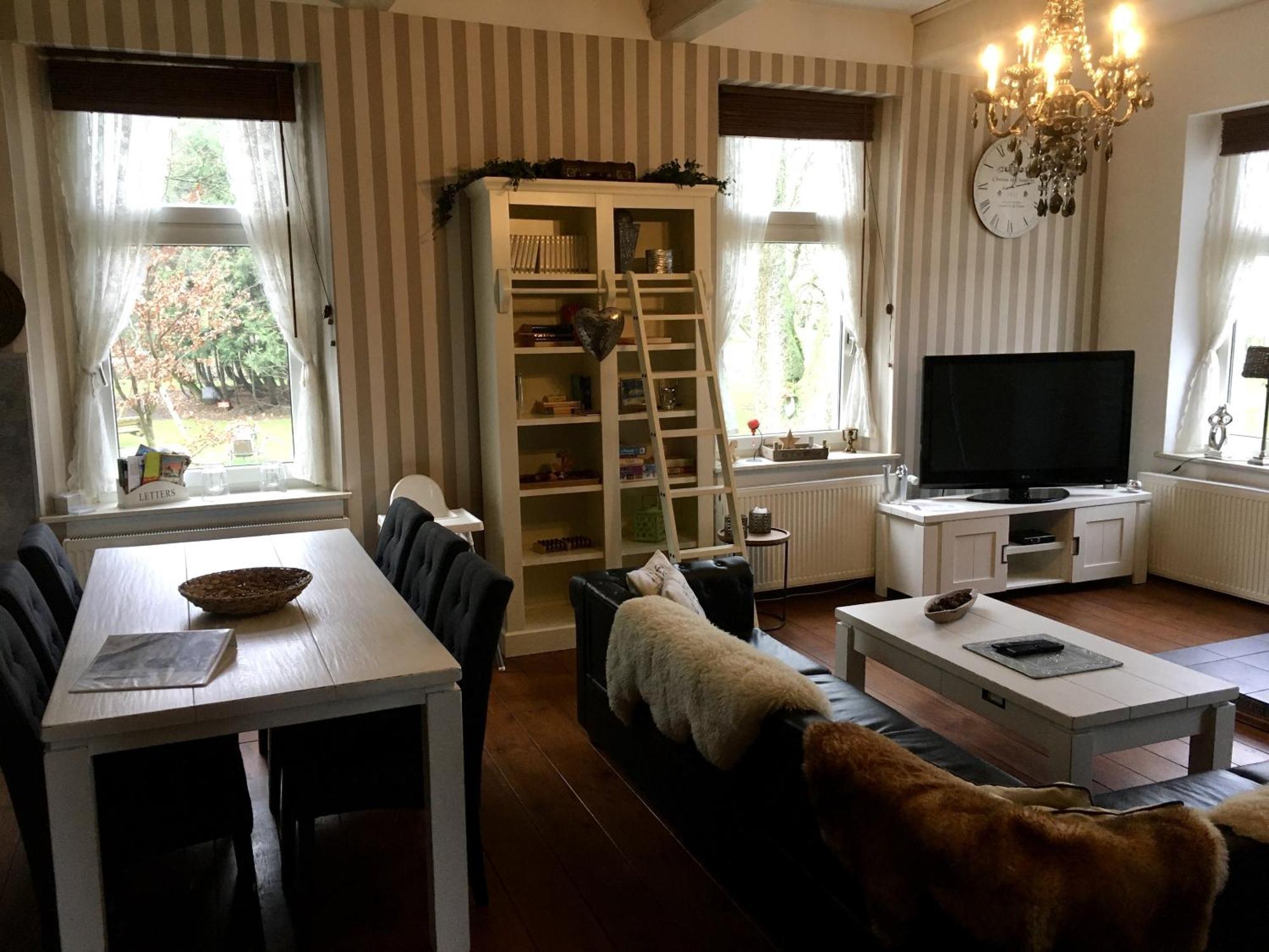 Steinhaus Hof Villa Bunde  ภายนอก รูปภาพ