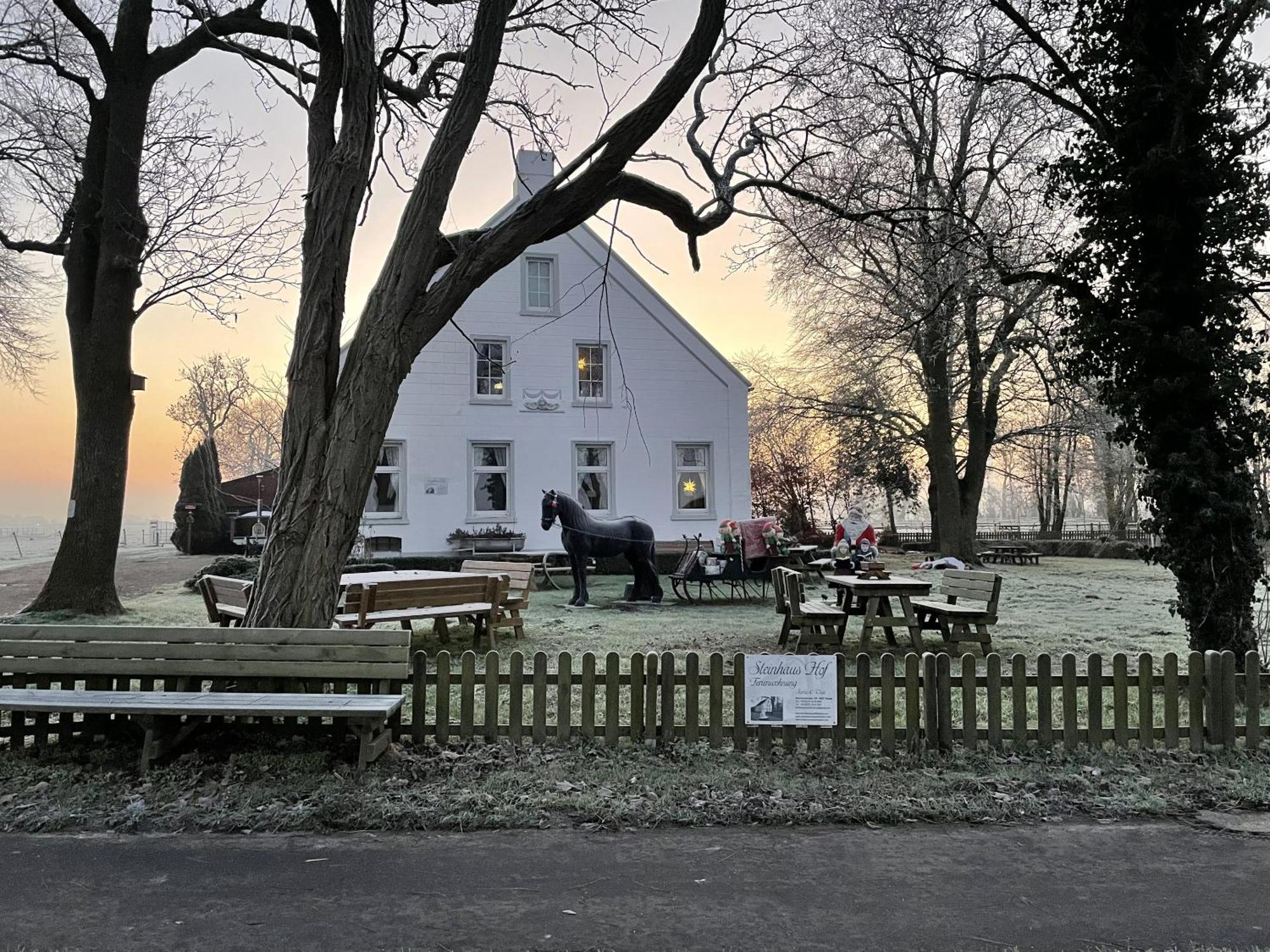 Steinhaus Hof Villa Bunde  ภายนอก รูปภาพ